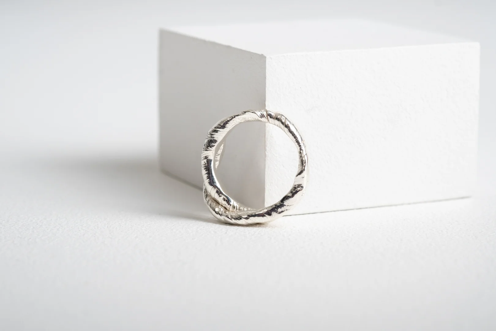 Bind Twist Ring