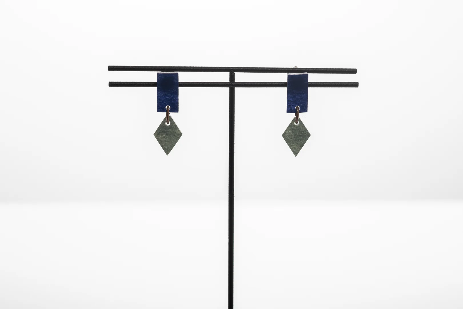 Lucky Charm Jointed Studs - Image 4