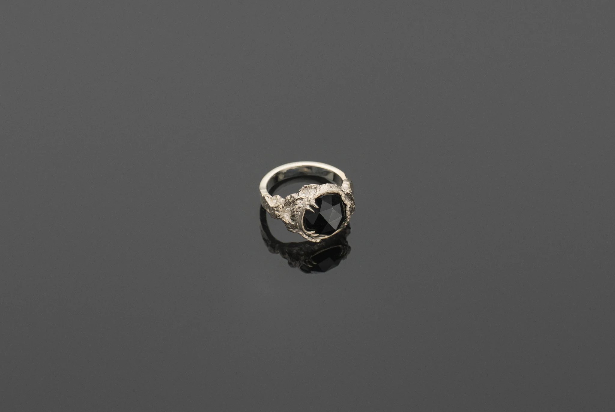 Nyx Ring